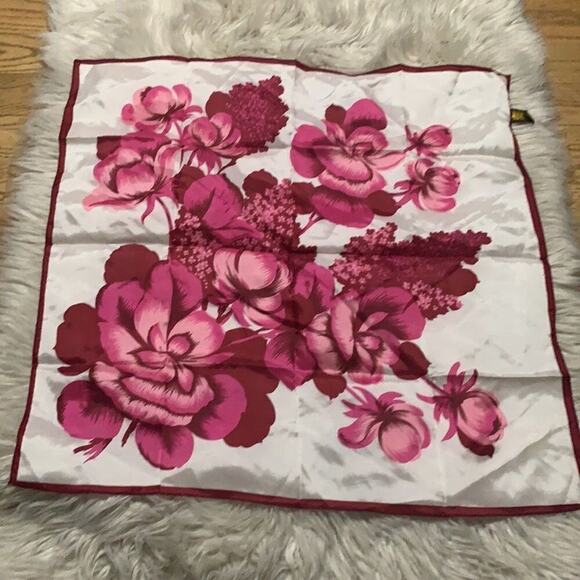 NWOT EXCLUSIVE DESIGN ACETATE ROLL HEM‎ FLORAL SCARF - Picture 5 of 6